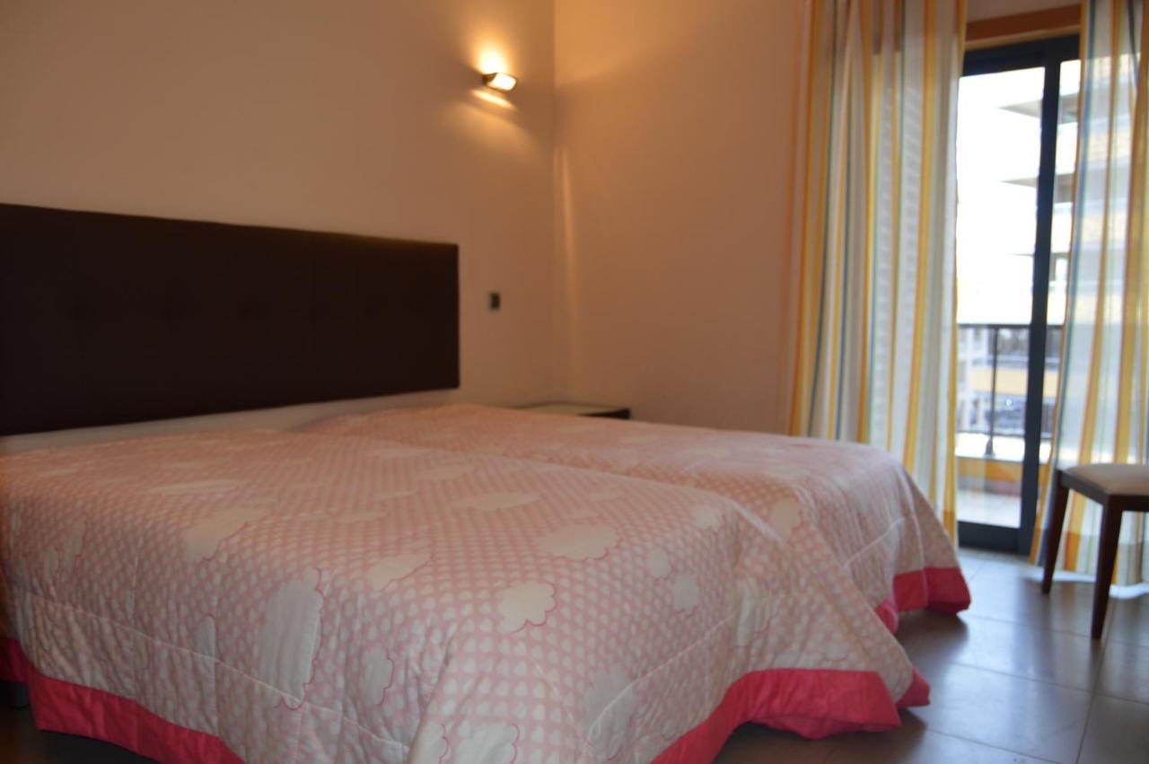 קווארטיירה Apartamento Frente Ao Mar Com Piscina De Agua Salgada מראה חיצוני תמונה